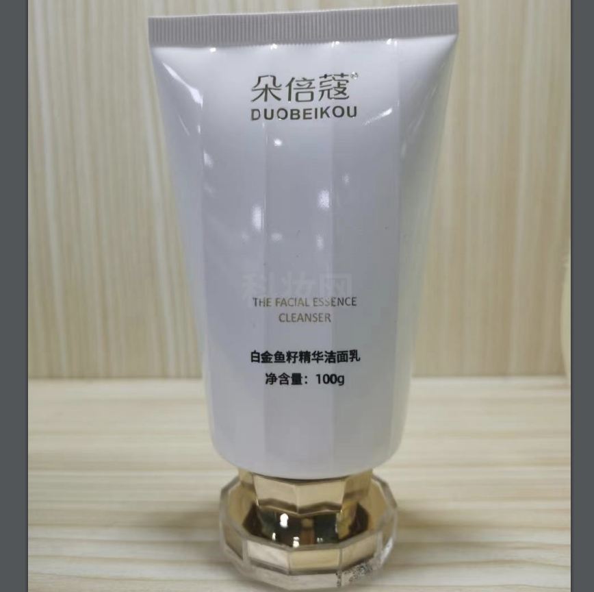 朵倍蔻白金魚籽精華潔面乳