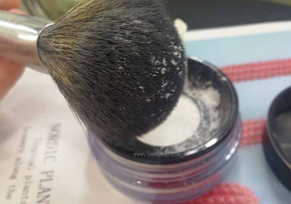 玫珂菲清晰無痕蜜粉好用嗎
