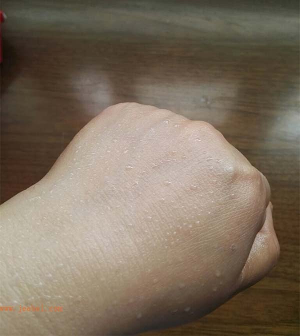曼秀雷敦新碧驕陽防曬乳液使用測評