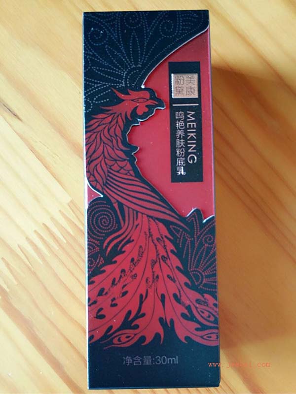 美康粉黛鳴艷養膚粉底乳使用測評